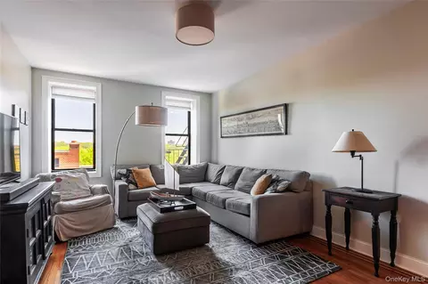4414 Cayuga Ave #1D, New York, NY 10471