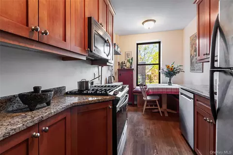 4414 Cayuga Ave #1D, New York, NY 10471