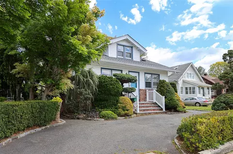 515 Elm St, West Hempstead, NY 11552