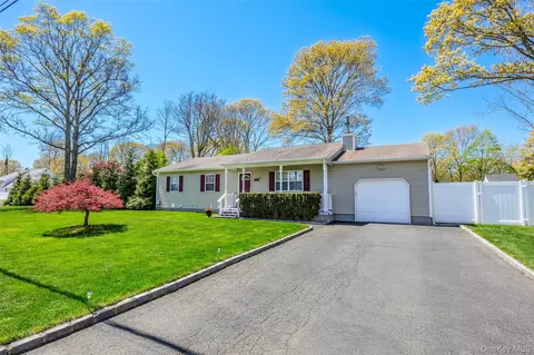 405 Puritan Dr, Shirley, NY 11967