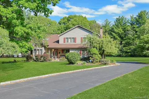 13 Brainerd Dr, Stony Point, NY 10980