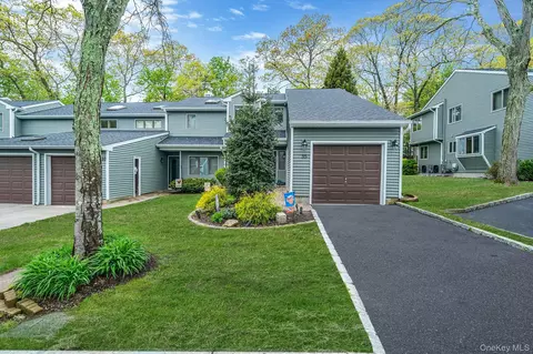 35 Jeremy Cir, Nesconset, NY 11767