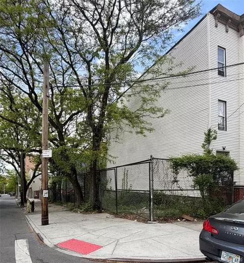 961 Cauldwell Ave, New York, NY 10456