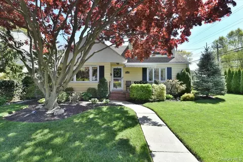 2115 Jefferson St, Merrick, NY 11566