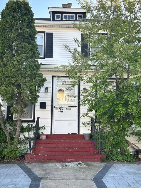 92-14 219th St, New York, NY 11428