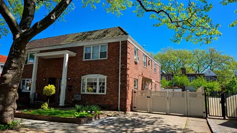 7345 197th St, New York, NY 11366