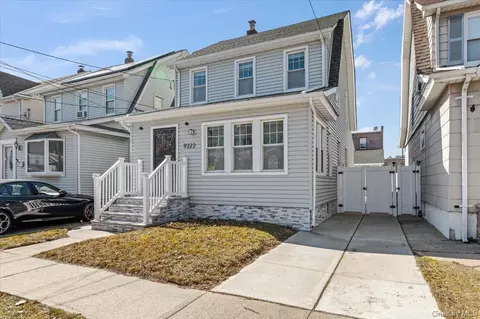 93-22 245th St, Hempstead, NY 11001