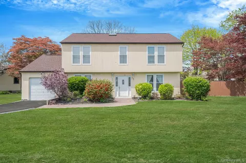 75 2nd Pl, Central Islip, NY 11722