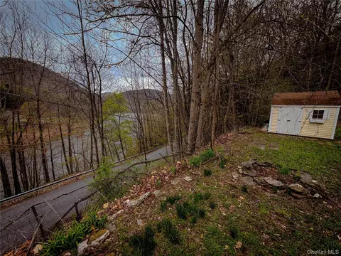 322 Peas Eddy Rd, Hancock, NY 13783