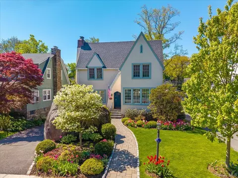 414 Washington Ave, Pelham, NY 10803