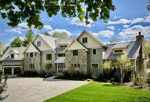 2 Barry Ct, Katonah, NY 10536