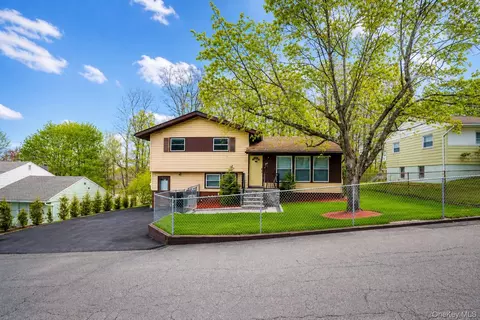 74 Nelshore Dr, Thompson, NY 12701
