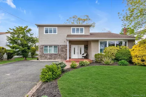 2542 Park Pl, Bellmore, NY 11710
