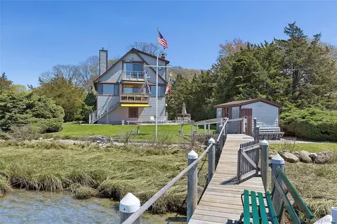 100 Crescent St, Sag Harbor, NY 11963