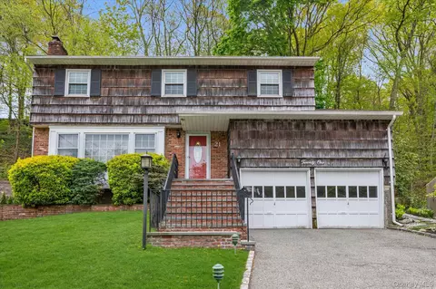 21 Beech Pl, Huntington, NY 11743