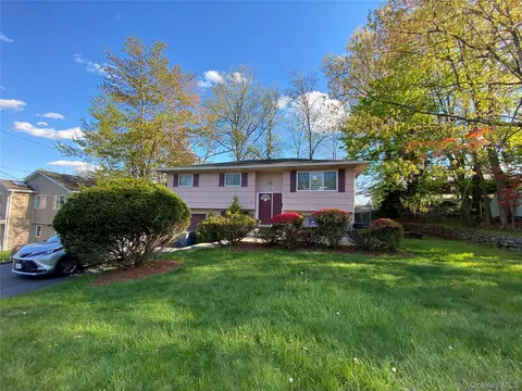 12 Merrick Dr, Ramapo, NY 10977