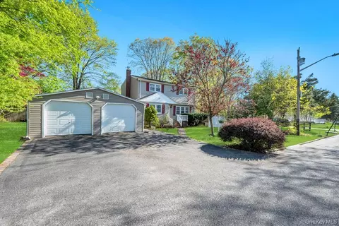 64 Spar Dr, Mastic Beach, NY 11951