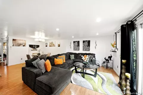 Living - 708 Mallard Way, Peekskill, NY 10566 photo 3 of 4
