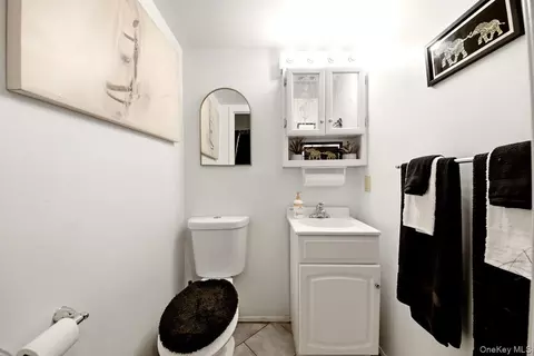 Bath - 708 Mallard Way, Peekskill, NY 10566 photo 3 of 3