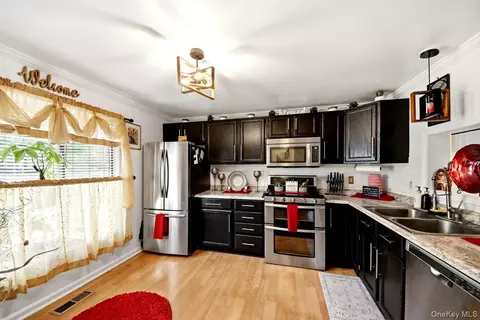 Kitchen - 708 Mallard Way, Peekskill, NY 10566 photo 1 of 2