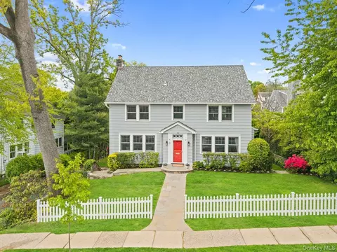 3 Vanderburgh Ave, Larchmont, NY 10538