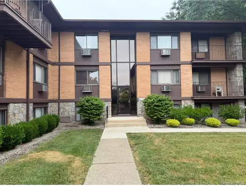 10 Oakwood Ter #65, New Windsor, NY 12553