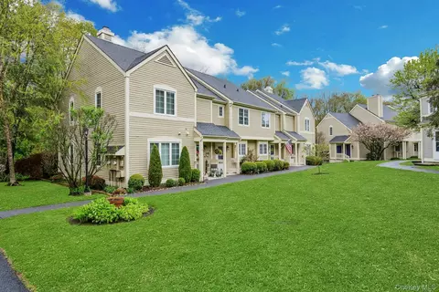 1902 Nutmeg Dr, Carmel Hamlet, NY 10512