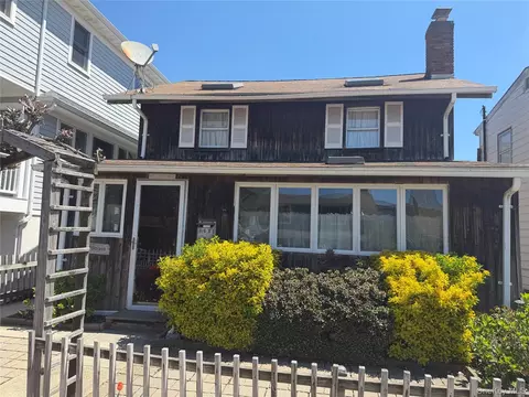 74 California St, Long Beach, NY 11561
