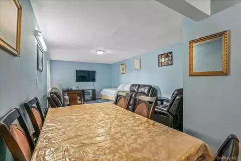 Dining - 144-55 Melbourne Ave #2E, Flushing, NY 11367 photo 2 of 2
