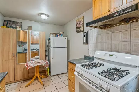 Kitchen - 144-55 Melbourne Ave #2E, Flushing, NY 11367 photo 3 of 3