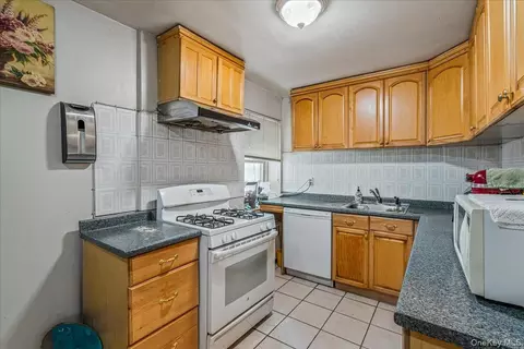 Kitchen - 144-55 Melbourne Ave #2E, Flushing, NY 11367 photo 1 of 3