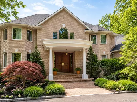 2 Spring Hill Rd, Saint James, NY 11780