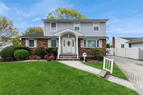 2 2nd Ave, Farmingdale, NY 11735