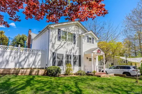 27 Garden Rd, Sound Beach, NY 11789