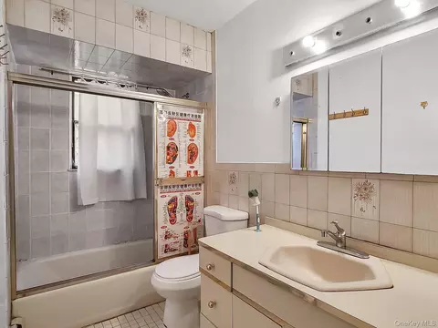 Bath - 130-18 60th Ave, Flushing, NY 11355 photo 3 of 4
