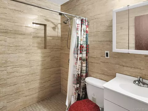 Bath - 130-18 60th Ave, Flushing, NY 11355 photo 4 of 4