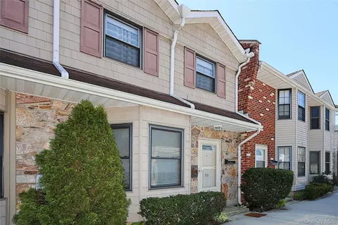 2410 Farmers Ave #16, Bellmore, NY 11710