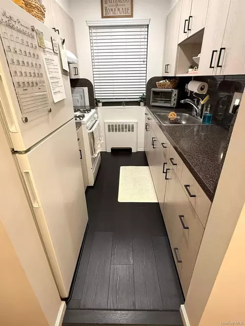 Kitchen - 200-10 17th Ave #2-89, Whitestone, NY 11357 photo 5 of 5