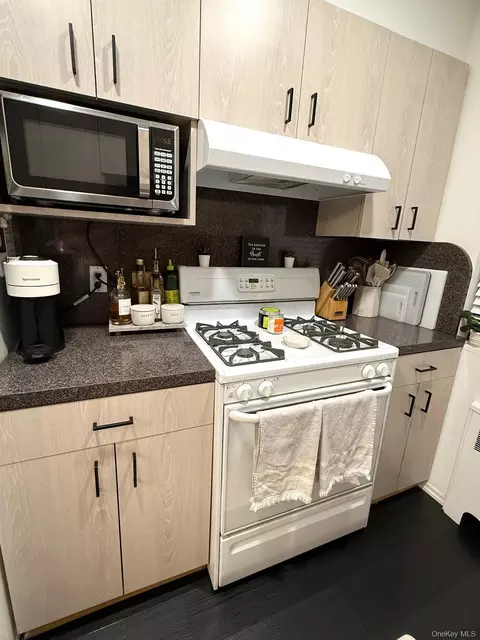 Kitchen - 200-10 17th Ave #2-89, Whitestone, NY 11357 photo 3 of 5