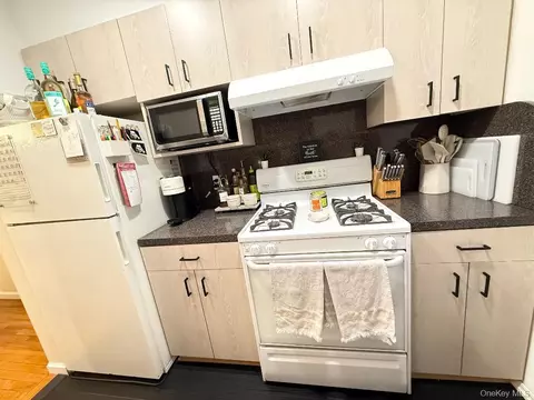 Kitchen - 200-10 17th Ave #2-89, Whitestone, NY 11357 photo 1 of 5
