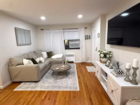 Living - 200-10 17th Ave #2-89, Whitestone, NY 11357 photo 2 of 5