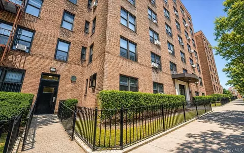 102-12 65th Ave #C35, Forest Hills, NY 11375