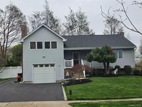 37 Jonquill Ln, Kings Park, NY 11754