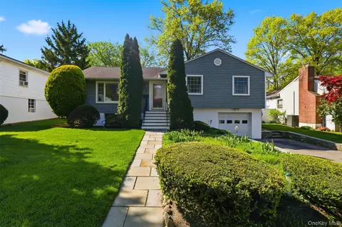 5 Albro Ln, White Plains, NY 10603