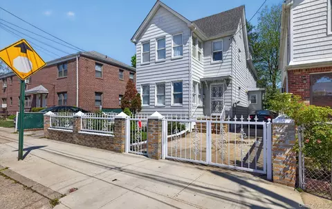 18811 Dunkirk Dr, New York, NY 11412