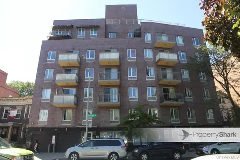 32-26 Union St #2E, Flushing, NY 11354