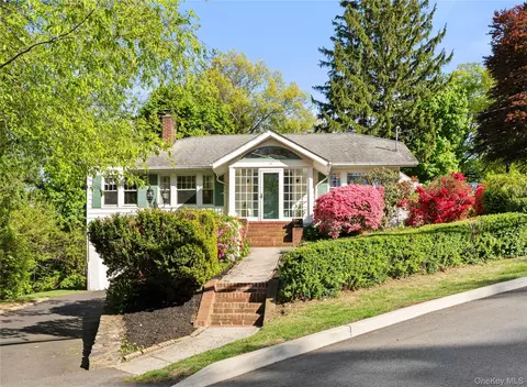 17 Euclid Ave, Greenburgh, NY 10502
