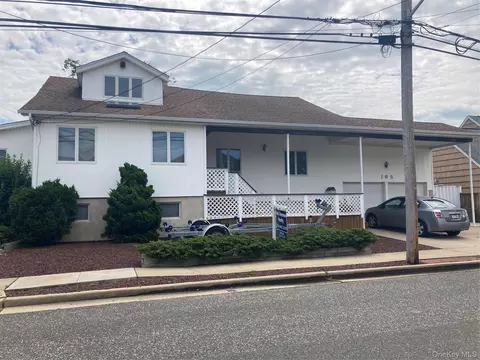 165 Gordon Pl, Freeport, NY 11520