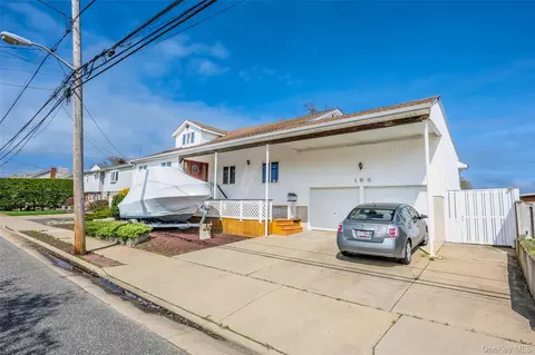 165 Gordon Pl, Freeport, NY 11520