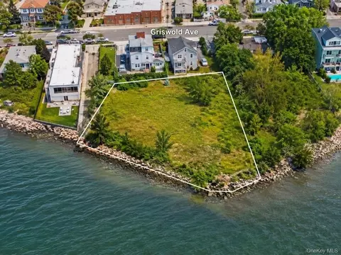 Bayshore Avenue, New York, NY 10460